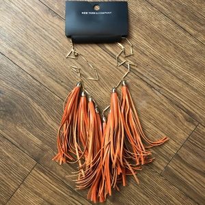 NWT NY&C orange tassel necklace